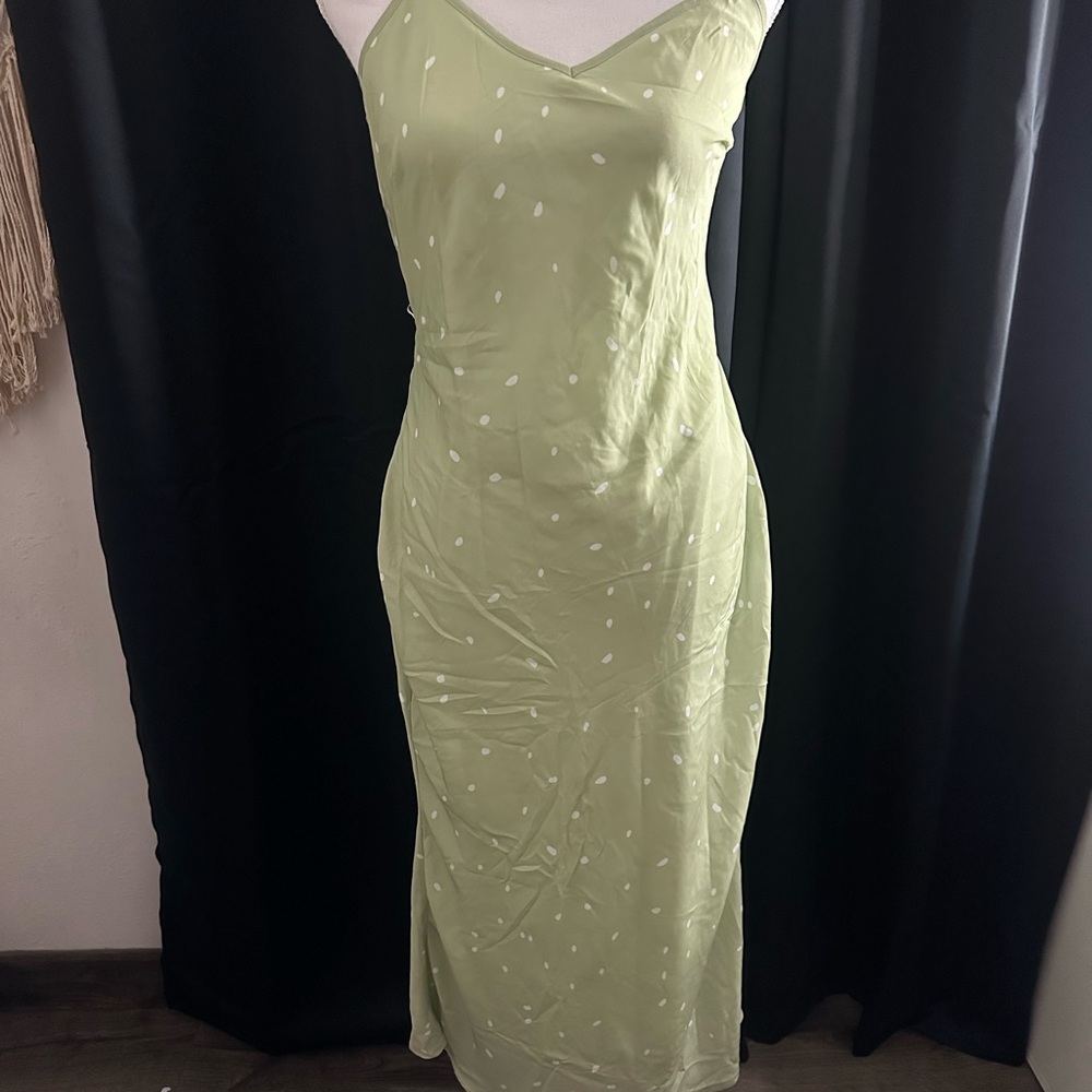 Elegant Pastel Green Spaghetti Strap Dress
